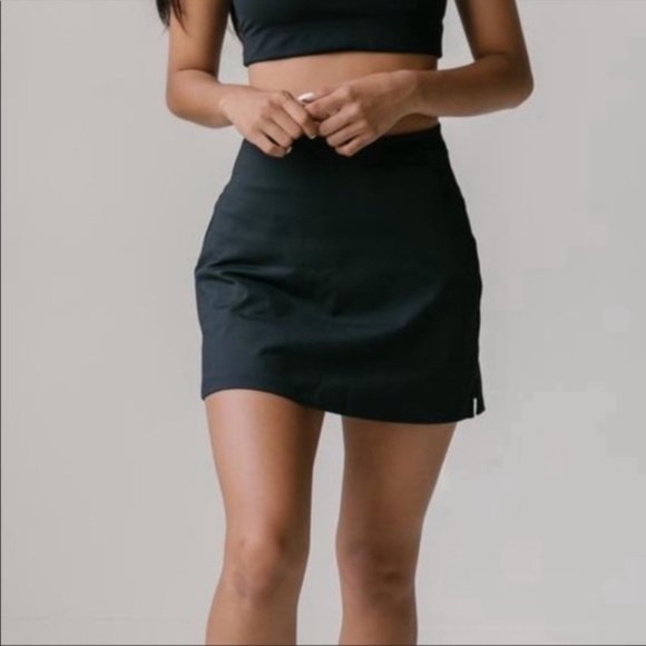Brand new SKORT: Girlfriend Collective's Sport Skort - Picture 2 of 9